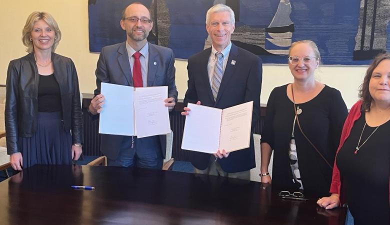 Memorandum o vzájemné spolupráci mezi PF UK a STCL