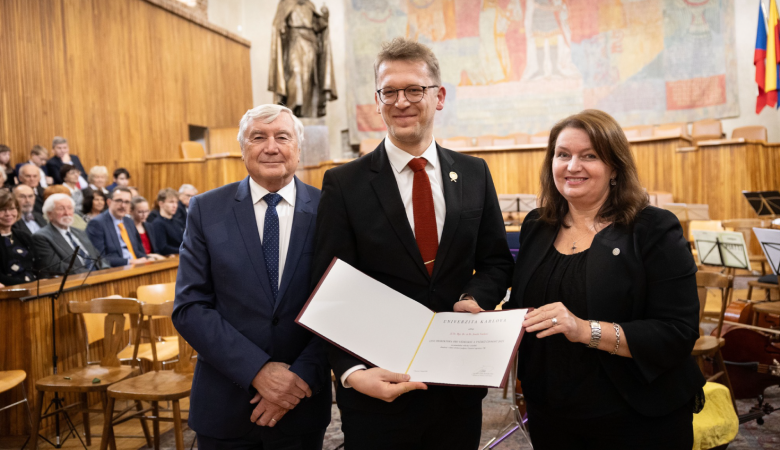 JUDr. Mgr. Bc. et Bc. Josef Vacek získal Cenu prorektora pro vědeckou a tvůrčí činnost za projekt Apelační soud a proměna jeho rozhodovací praxe v letech 1687–1727.